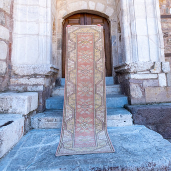 3327 Handwoven Vintage Rug 2'9x9'6