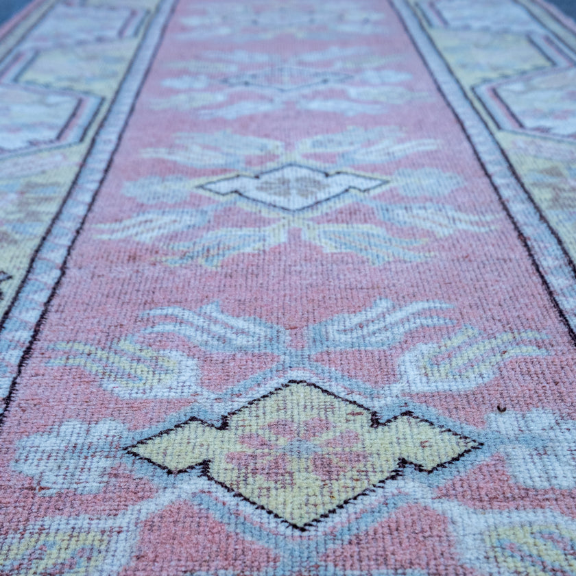 3327 Handwoven Vintage Rug 2'9x9'6