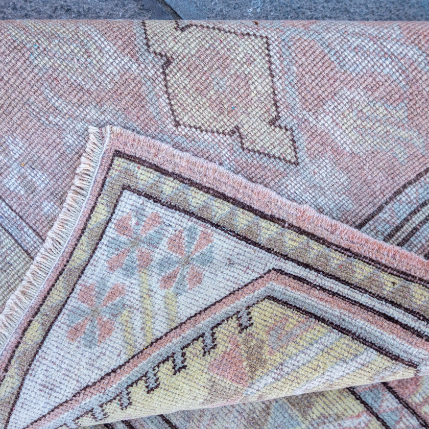3327 Handwoven Vintage Rug 2'9x9'6