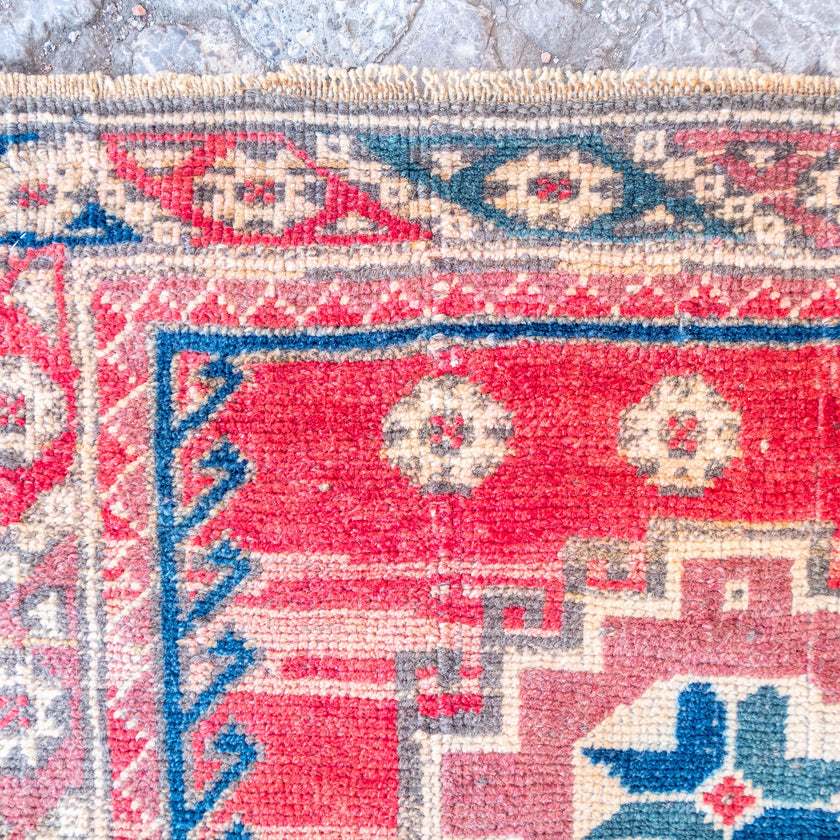 3360 VE Handwoven Vintage Rug 2'8x3'9