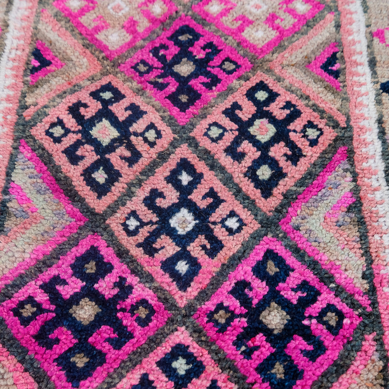 3810 Handwoven Vintage Rug 2’9x10’1