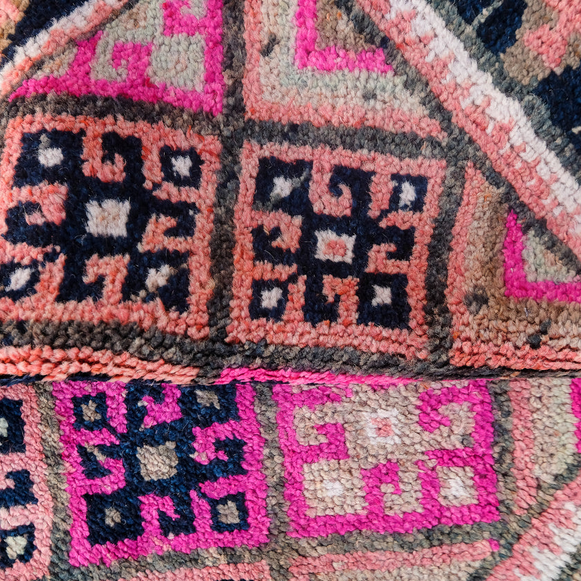 3810 Handwoven Vintage Rug 2’9x10’1
