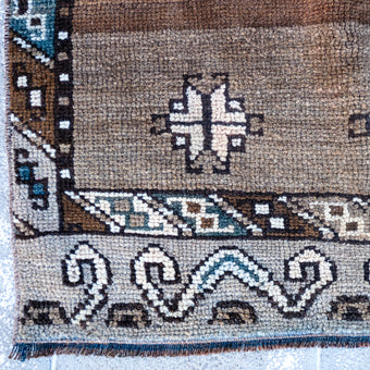 3822 Handwoven Vintage Rug 3’2x11’5