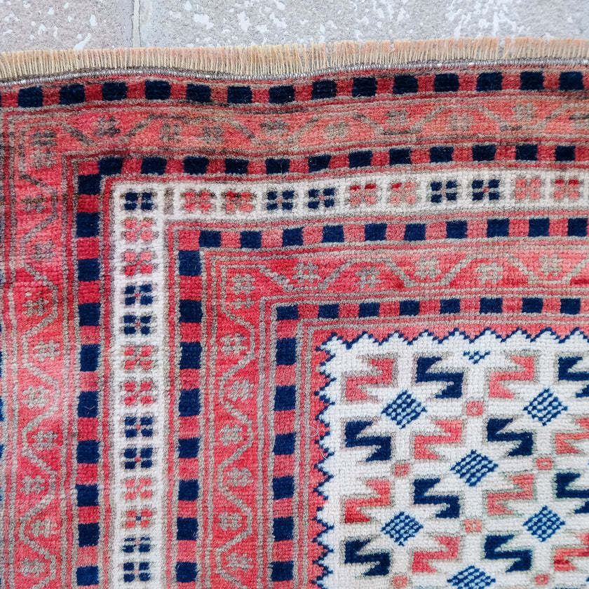 3851 Handwoven Vintage Rug 3’9x6'7