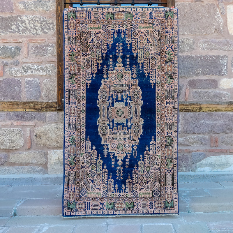 3852 Handwoven Vintage Rug 3’9x6'9