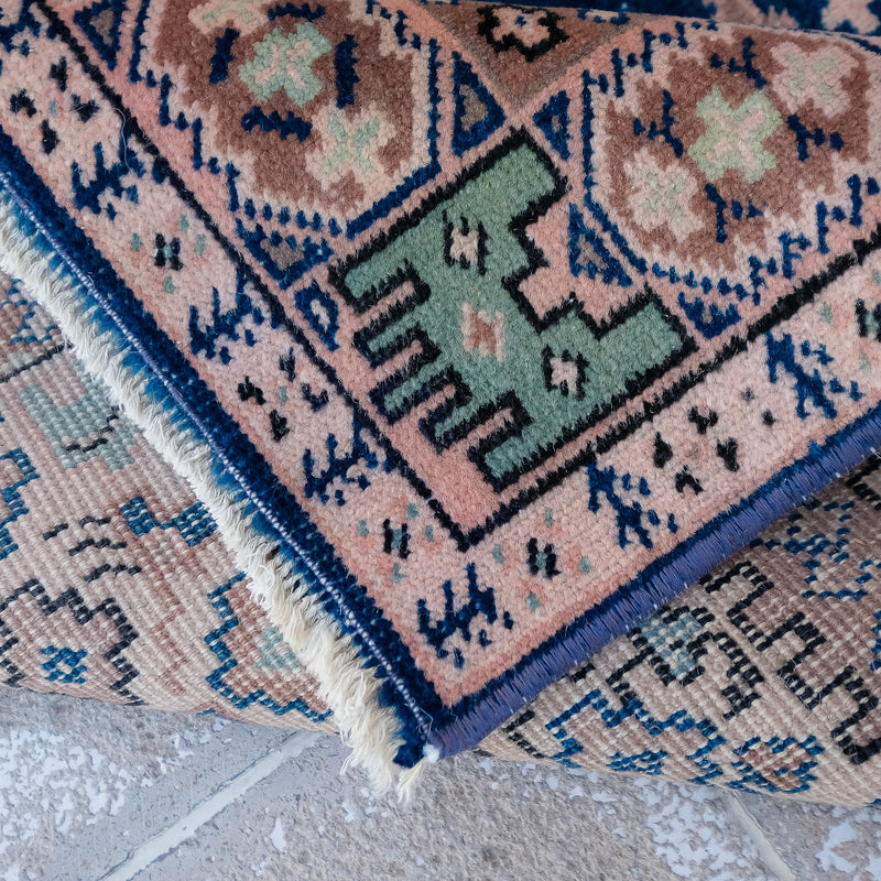 3852 Handwoven Vintage Rug 3’9x6'9