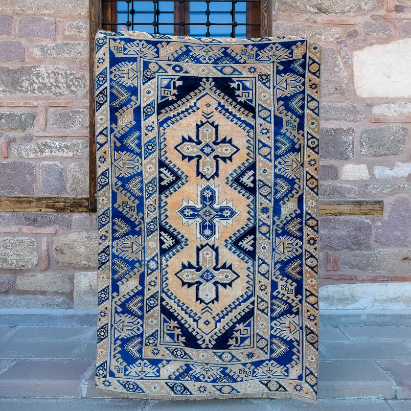 3857 Handwoven Vintage Rug 4’1x6’7