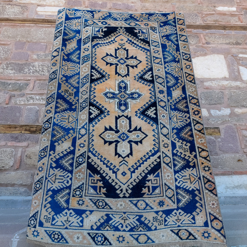 3857 Handwoven Vintage Rug 4’1x6’7