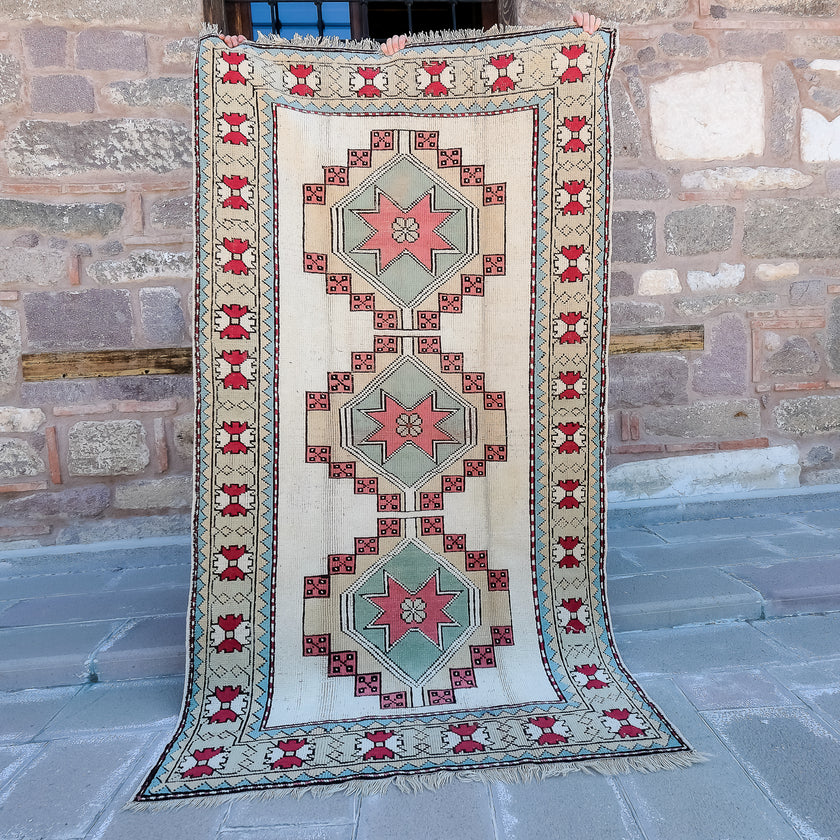 3894 Handwoven Vintage Rug 4'7x8'2