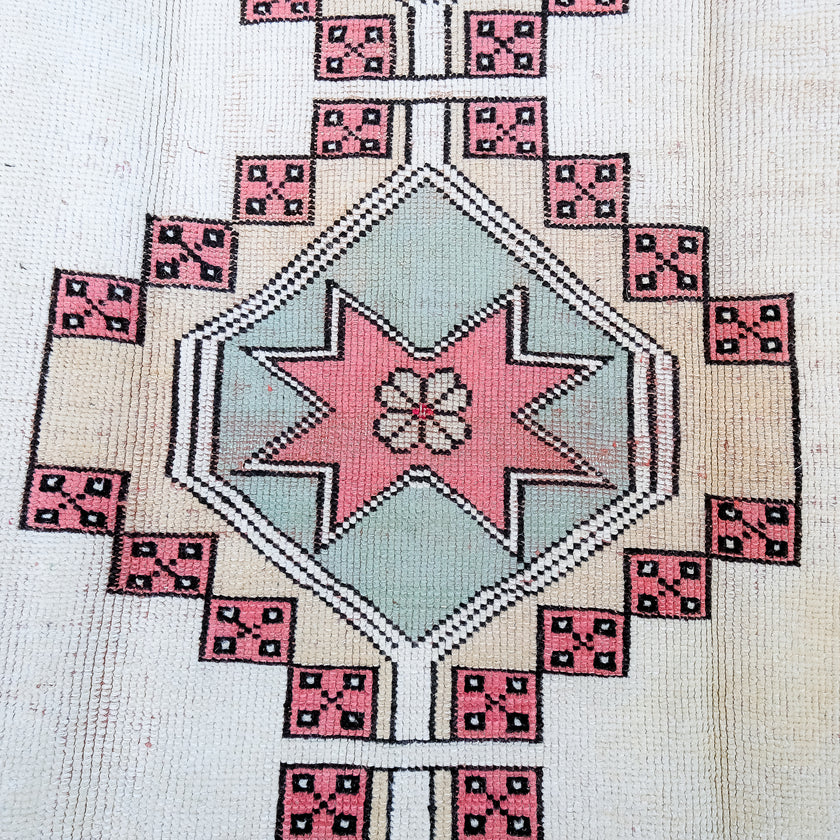 3894 Handwoven Vintage Rug 4'7x8'2