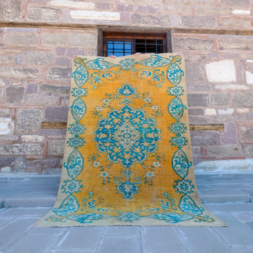 3895 Handwoven Vintage Rug 5'7x8'9