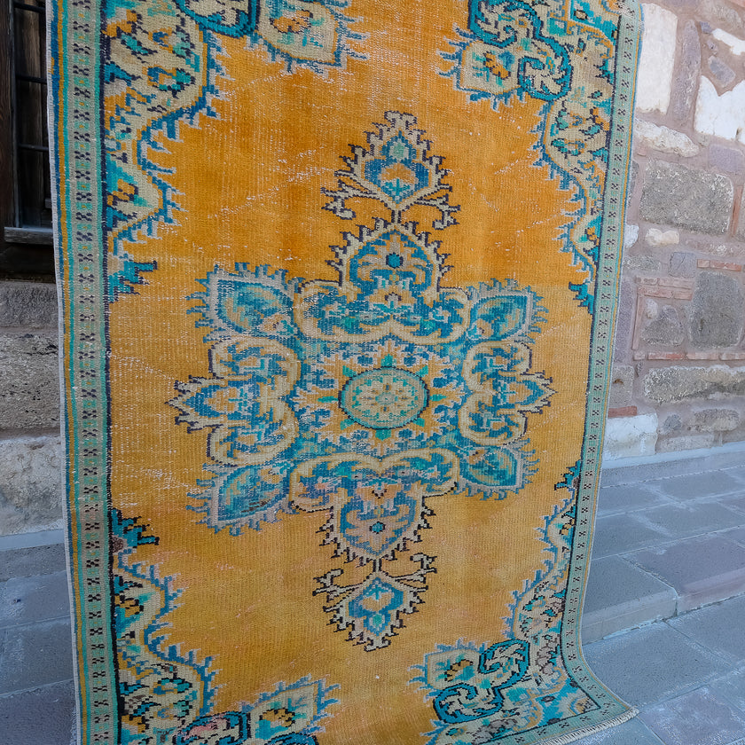 3926 Handwoven Vintage Rug 4'4x6'11