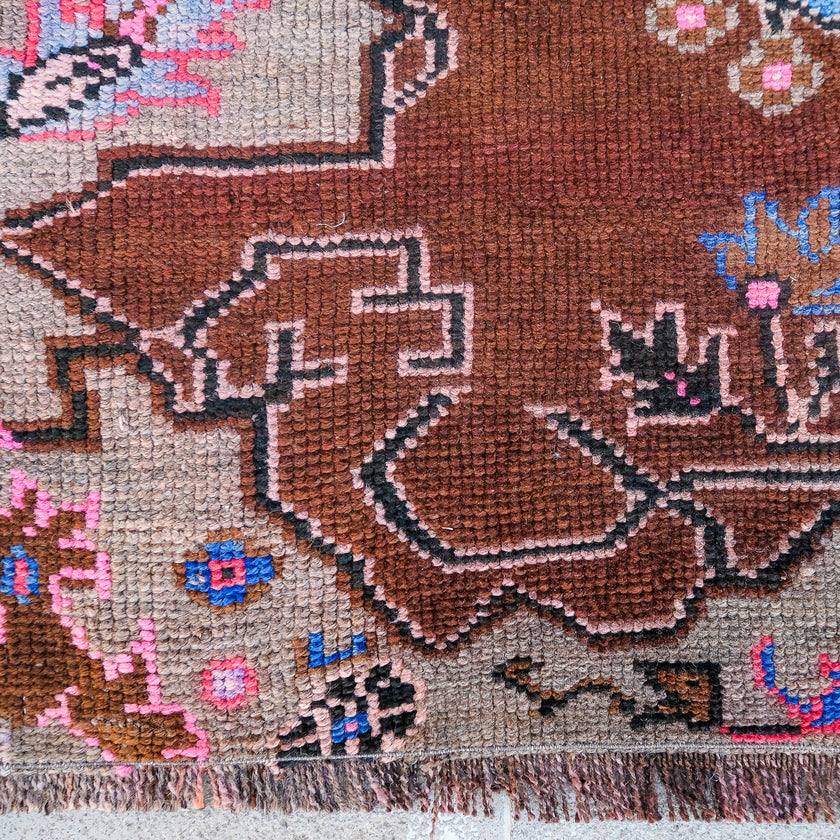 3948 Handwoven Vintage Rug 3'9x7'11