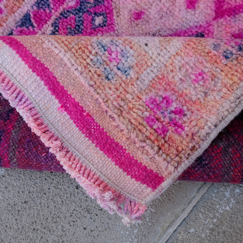4090 Handwoven Vintage Rug 2'7x12'7