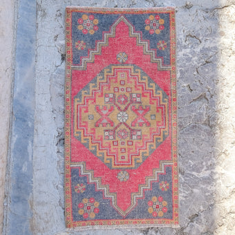 4137 Handwoven Vintage Rug 1’7x3