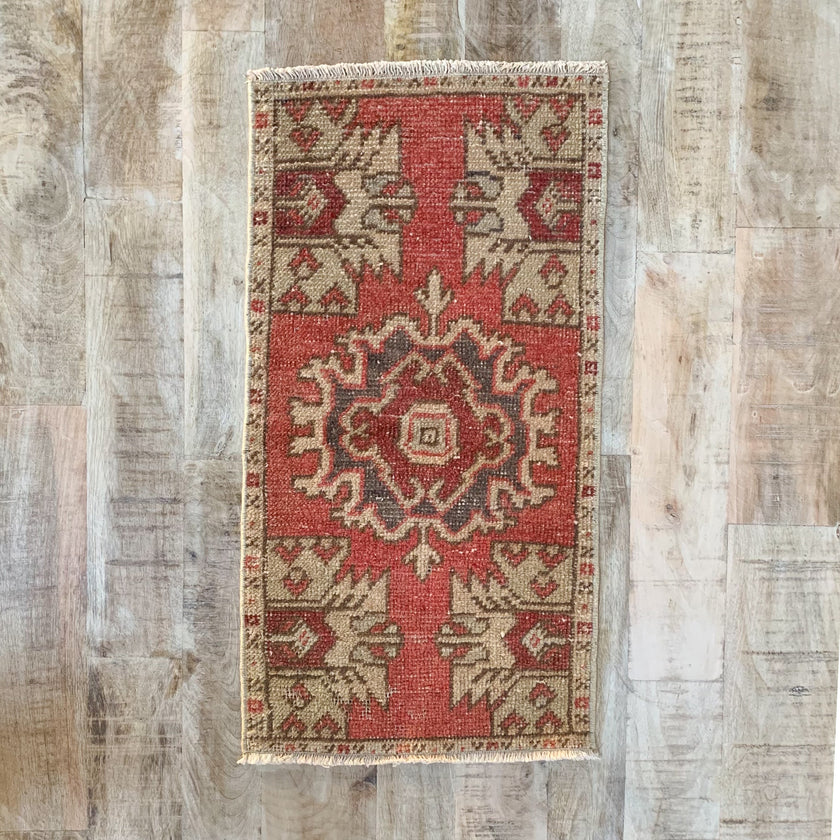 4158 Handwoven Vintage Rug 1’5x2’7