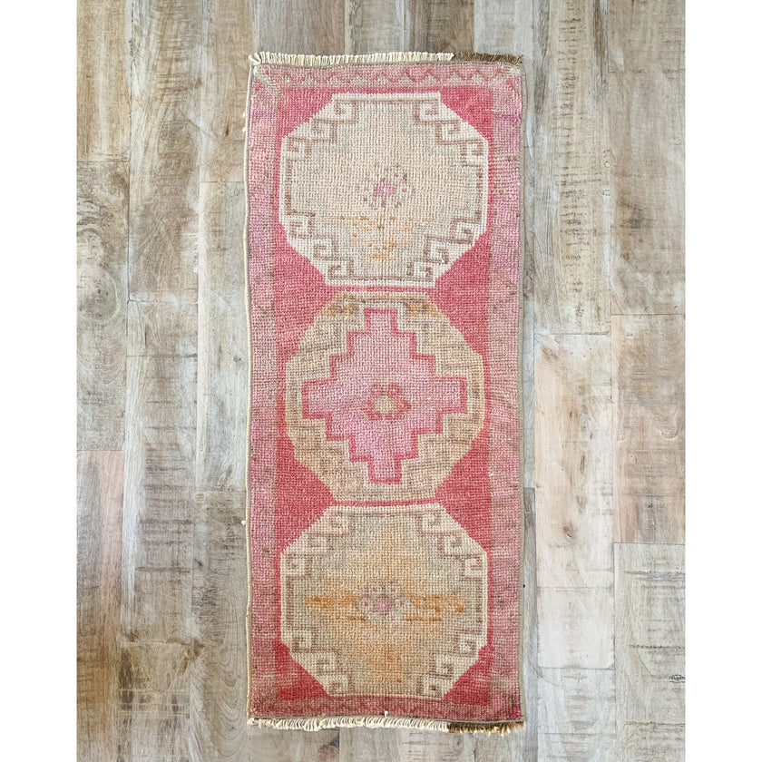 4273 Handwoven Vintage Rug 1'5x3’4