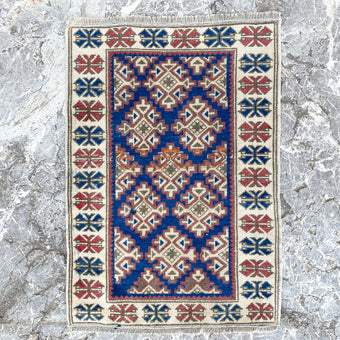 4337 Handwoven Vintage Rug 1'11x2'8