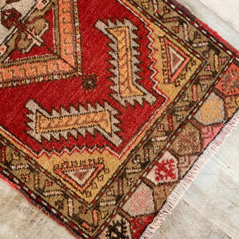 4443 Handwoven Vintage Rug 1’5x2’9