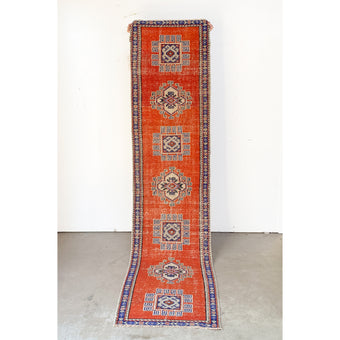 4634 Handwoven Vintage Rug 2'7x10'9