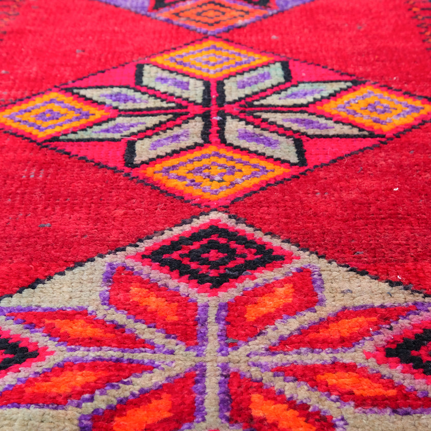 4696 Handwoven Vintage Rug 3'2x11'11