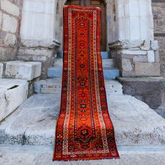 4717 Handwoven Vintage Rug 2'7x9