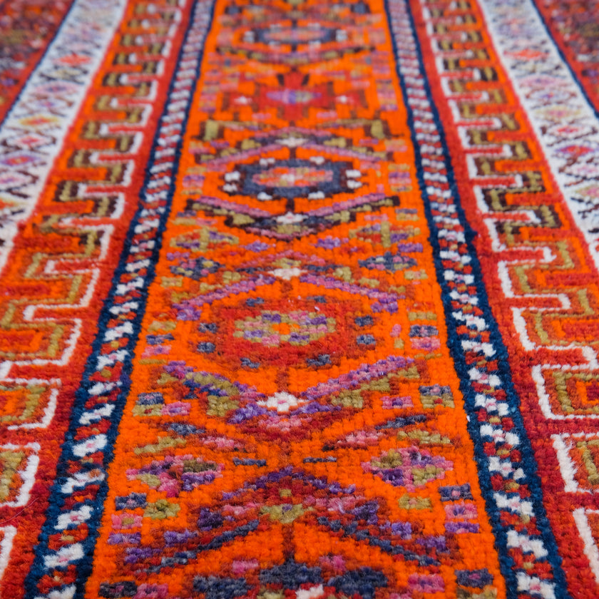 4717 Handwoven Vintage Rug 2'7x9
