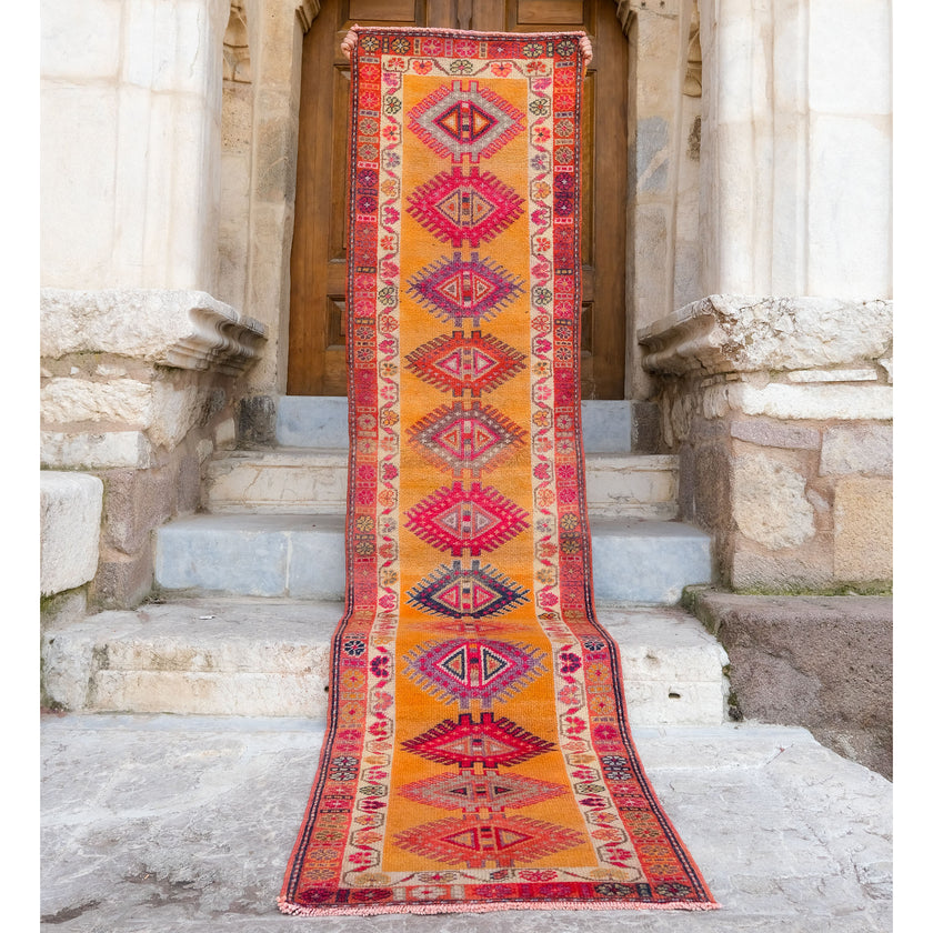 4720 Handwoven Vintage Rug 2'11x12'6