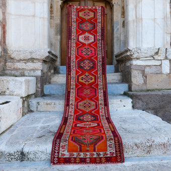 4739 Handwoven Vintage Rug 2'9x11'9