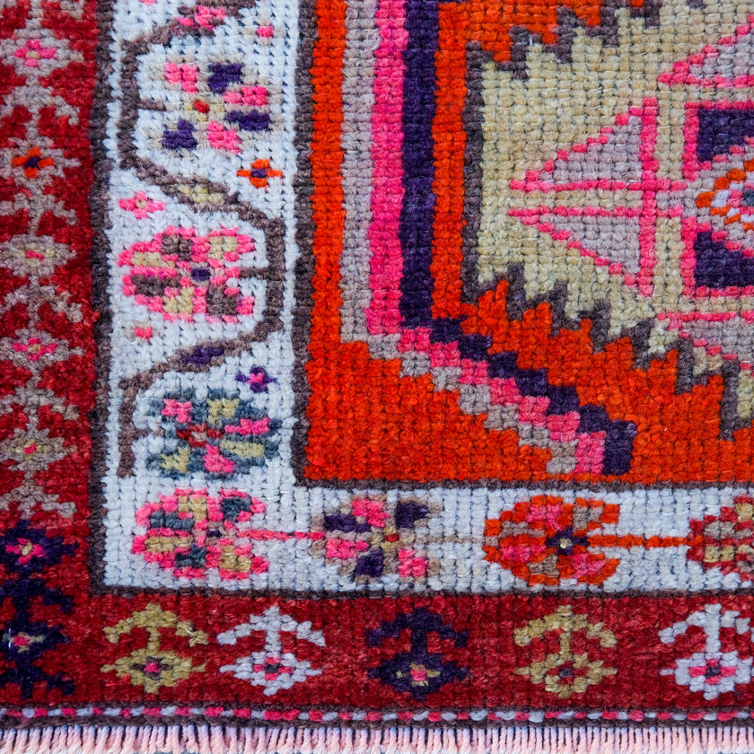 4739 Handwoven Vintage Rug 2'9x11'9