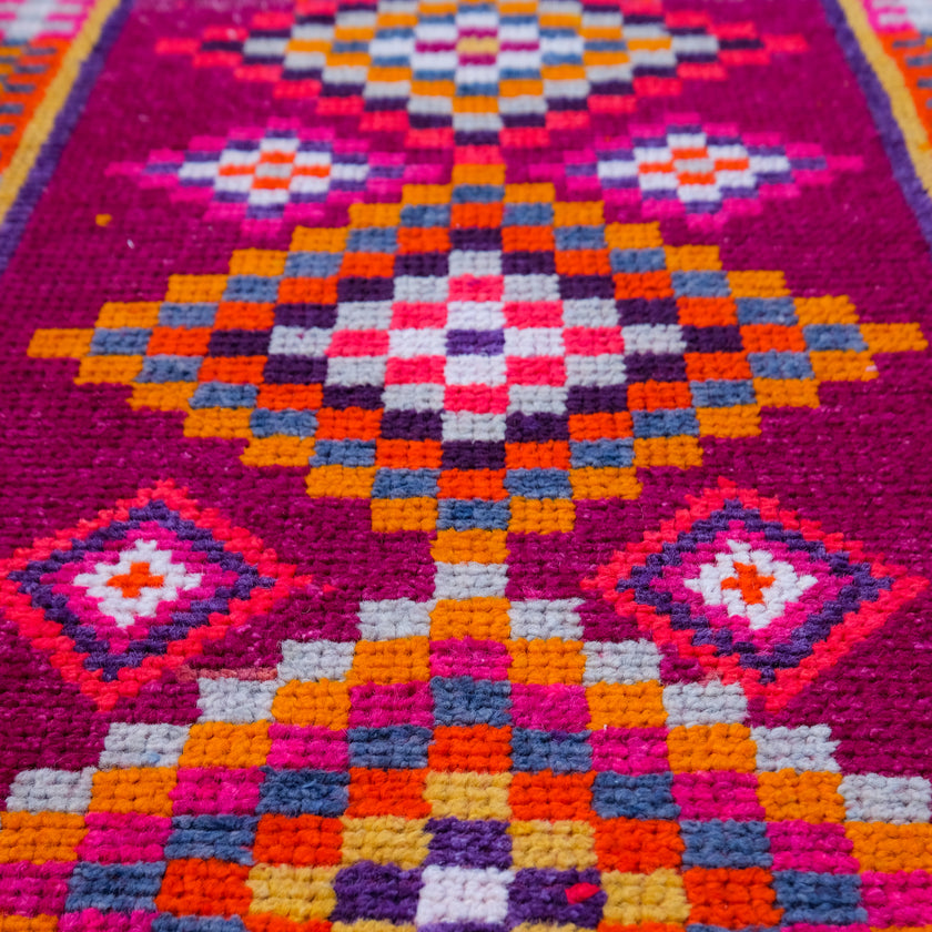 4750 Handwoven Vintage Rug 2'7x11'5