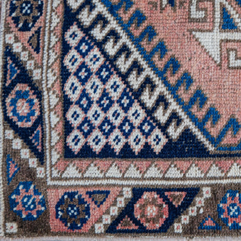 4843 Handwoven Vintage Rug 2'5x4'1
