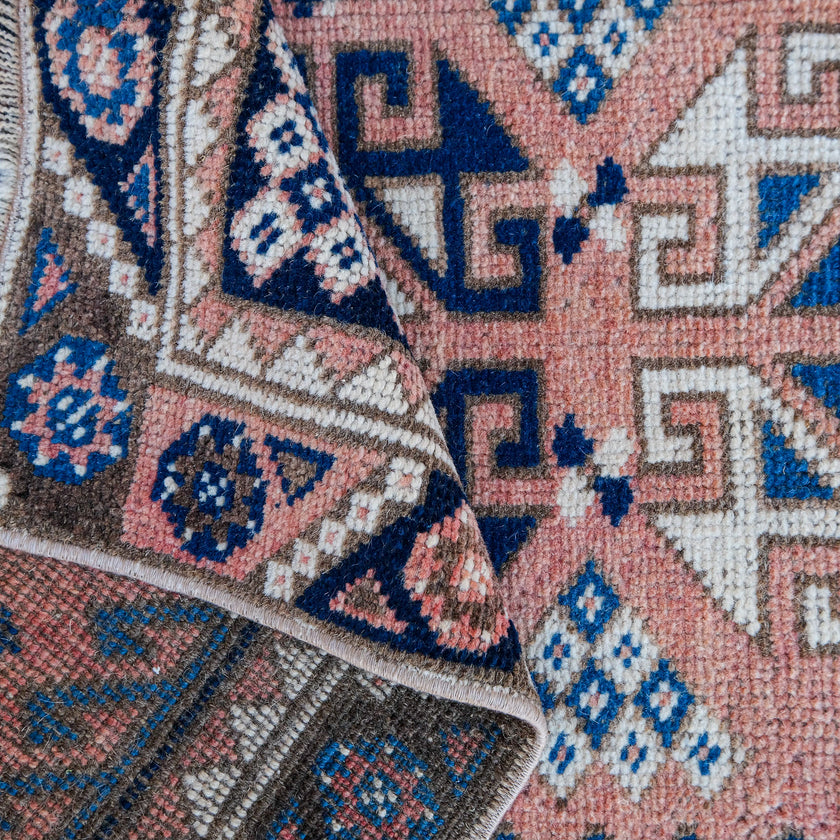 4843 Handwoven Vintage Rug 2'5x4'1