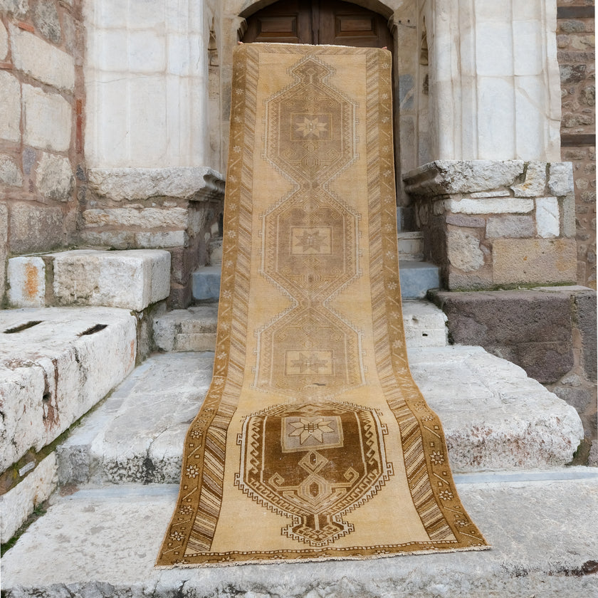 4902 Handwoven Vintage Rug 3'10x12'4