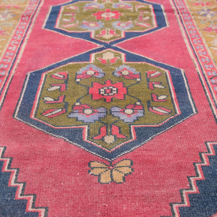 4915 Handwoven Vintage Rug 3'4x9'5