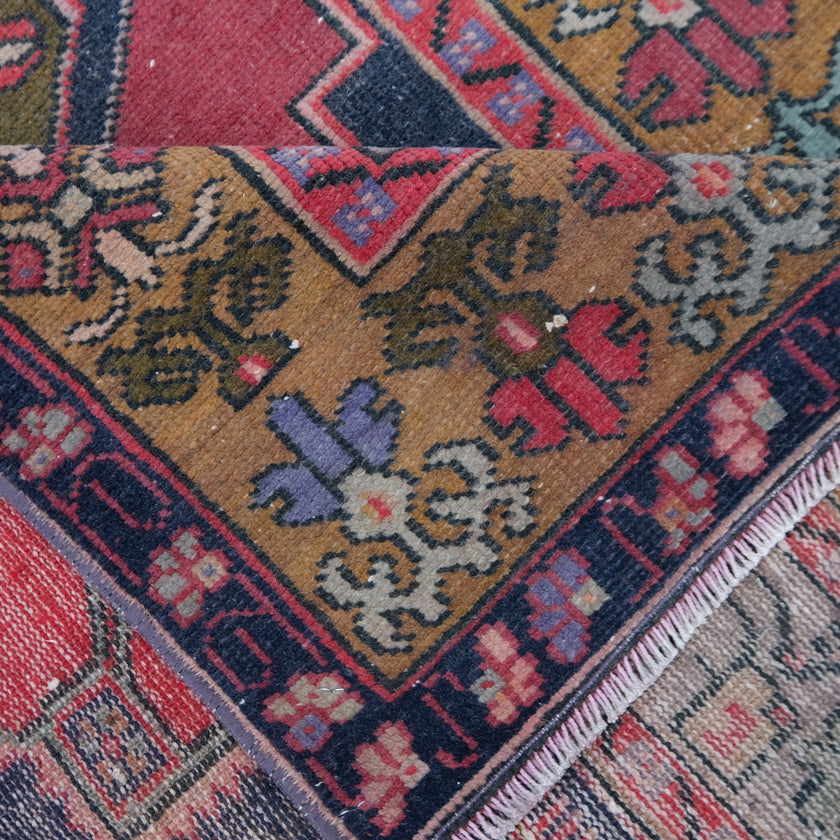 4915 Handwoven Vintage Rug 3'4x9'5