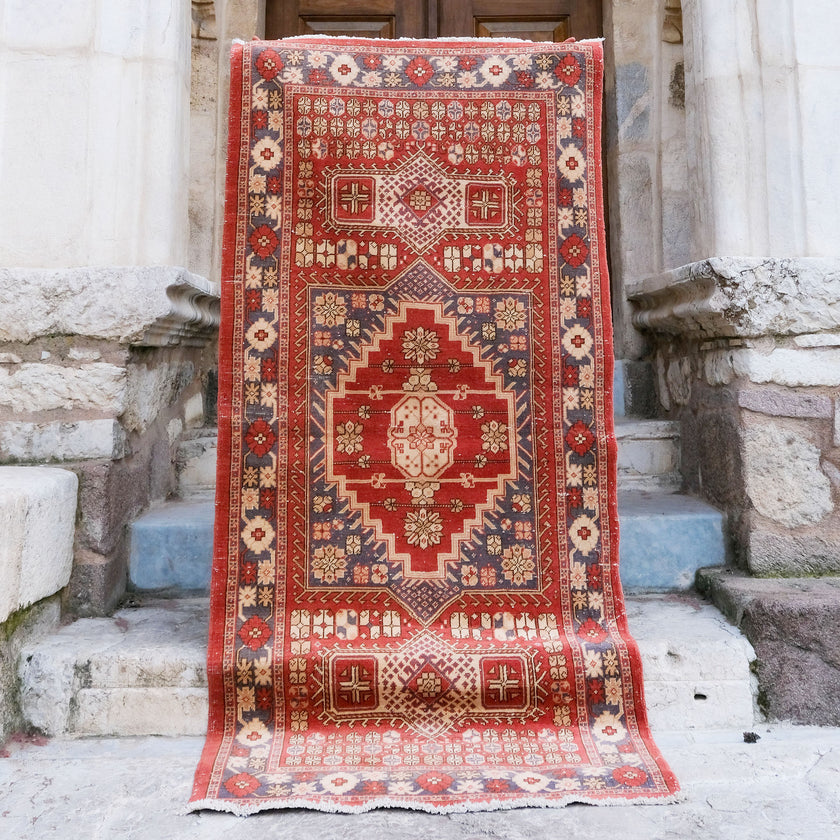 4962 Handwoven Vintage Rug 3'11x8'2
