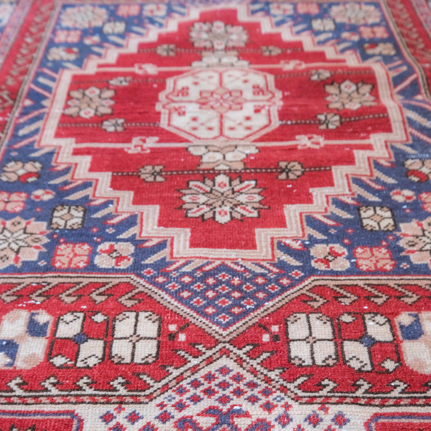 4962 Handwoven Vintage Rug 3'11x8'2
