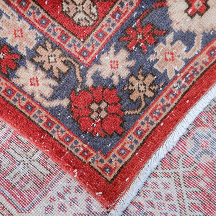 4962 Handwoven Vintage Rug 3'11x8'2