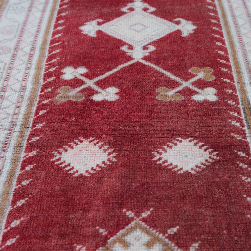 4963 Handwoven Vintage Rug 3'1x7'3