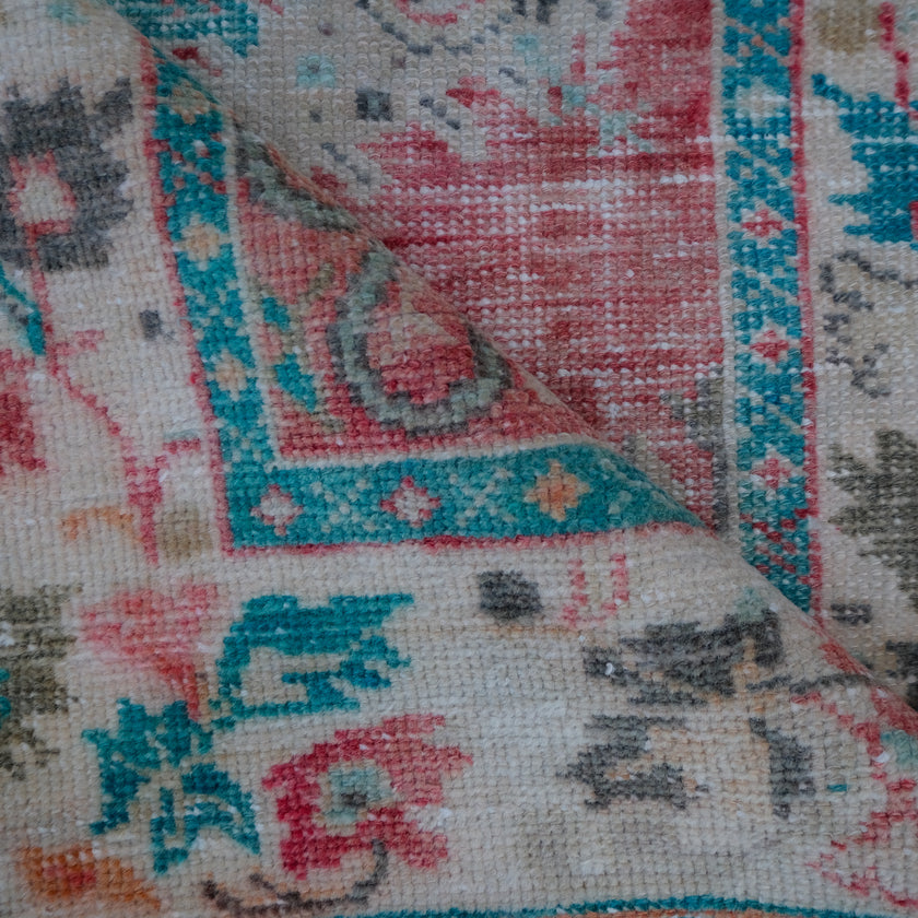 5008 Handwoven Vintage Rug 3'4x6'9