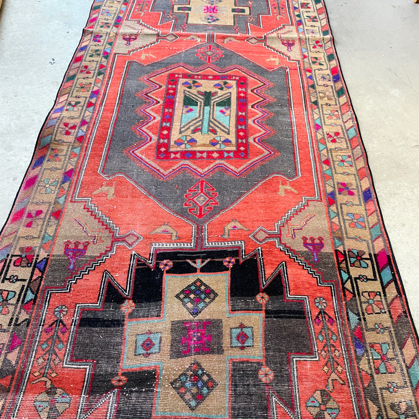 56785 Handwoven Vintage Rug 4'1x11'1