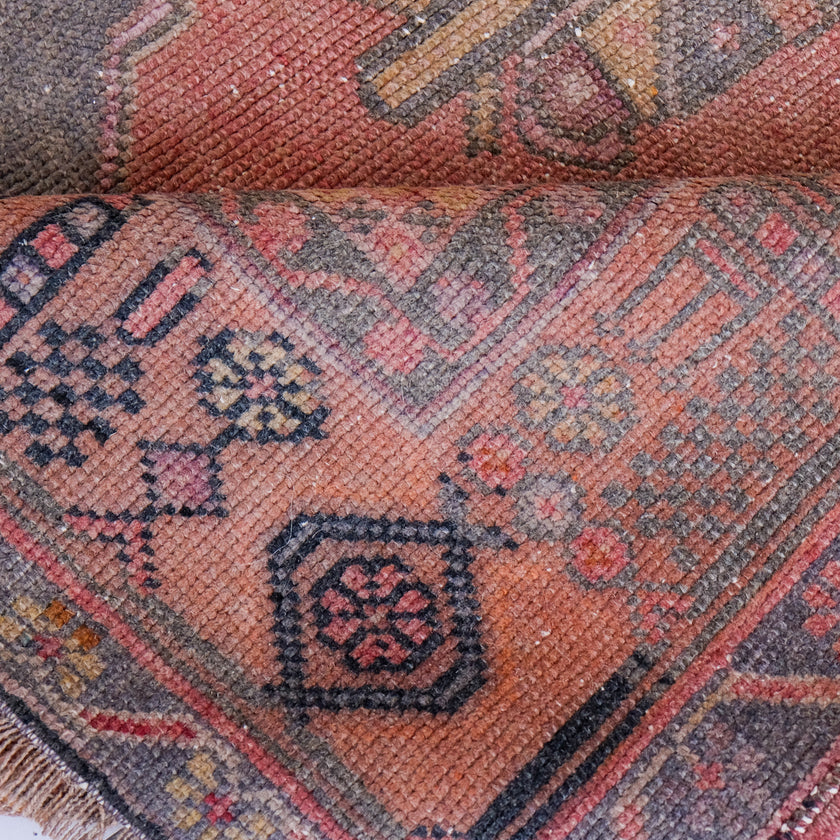 6051 Handwoven Vintage Rug 4'5x8'7