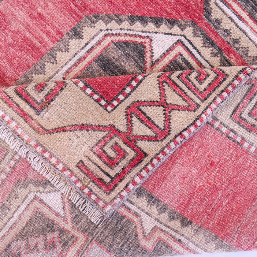 6207 Handwoven Vintage Rug 3'9x10'4