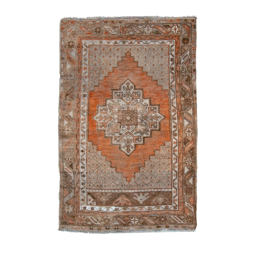 6262 Handwoven Vintage Rug 2'9x4'2