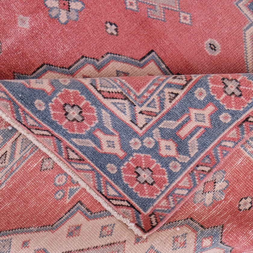 6304 Handwoven Vintage Rug 3'11x6'8