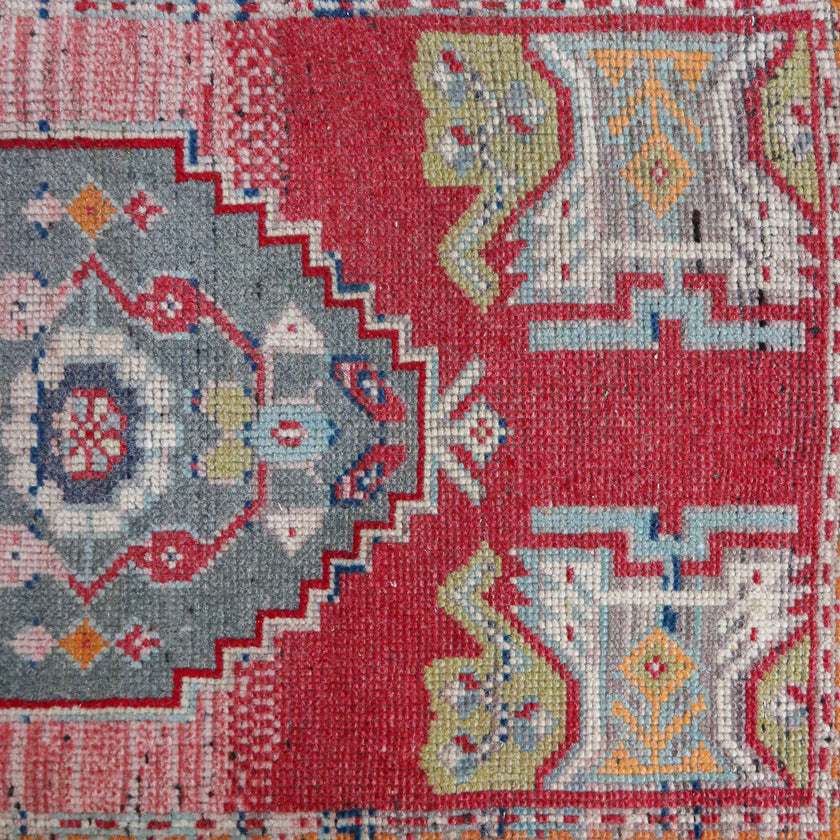 6454 Handwoven Vintage Rug 1'9x3'2