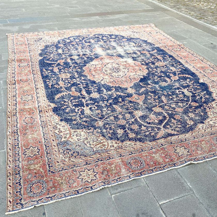 AY174 Handwoven Vintage Rug 8'4x10'8