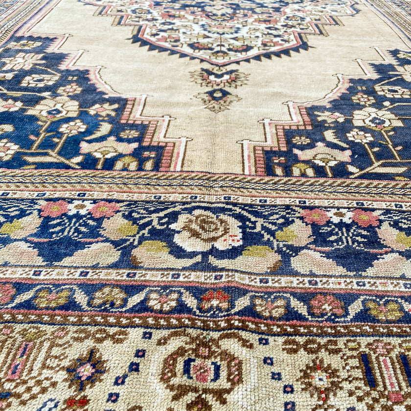 2643 Handwoven Vintage Rug 6’8x11’8