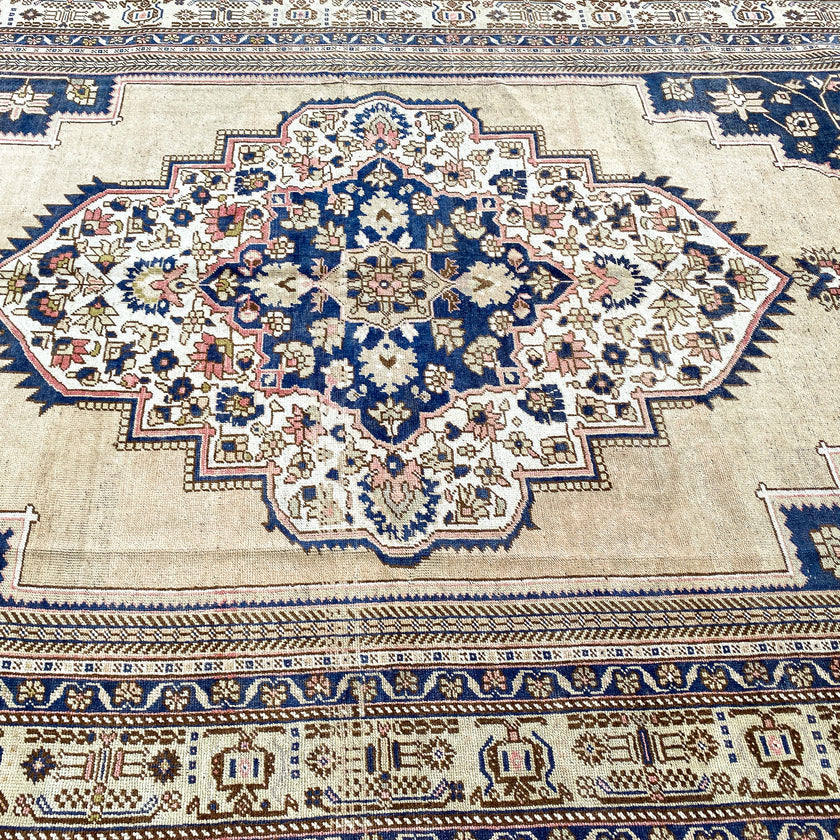 2643 Handwoven Vintage Rug 6’8x11’8